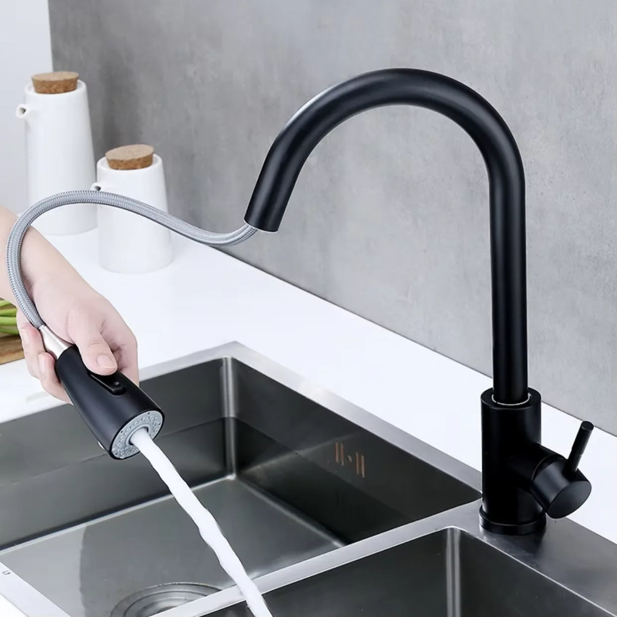 Torneira Inox Giratória 360° – Bico Extensível e Fluxo Ajustável